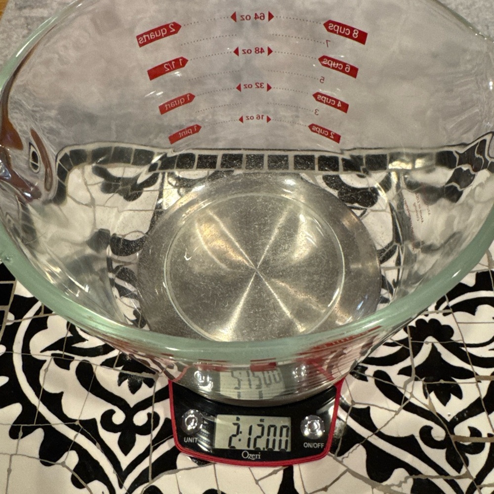PYREX 8 Cup 64oz Measuring Glass Mixing Bowl Red Lettering Large 2 Qt Bowl USA - Picture 7 of 8